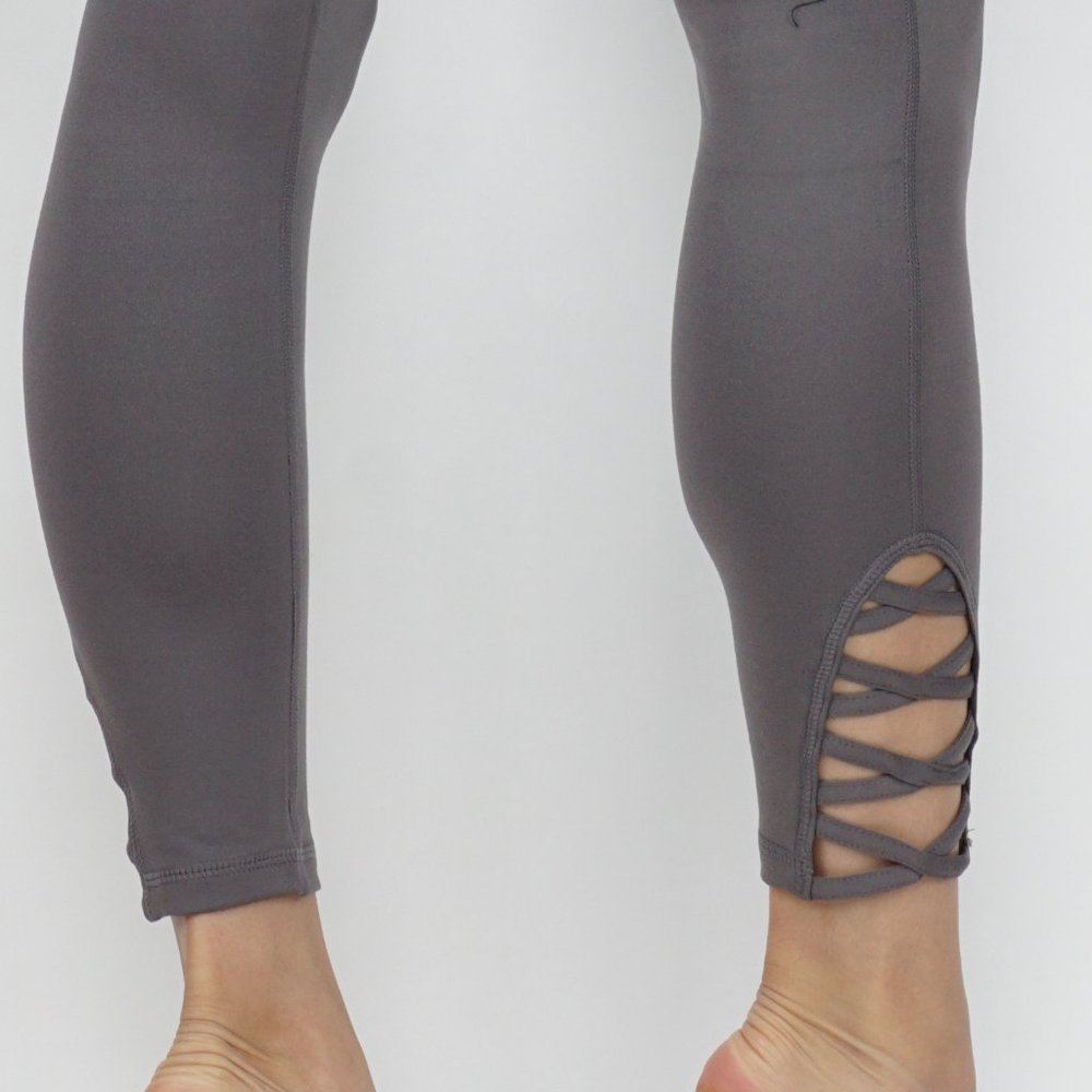 Yoga pants Criss Cross Cutouts 7/8 Length legging - Picture 4 of 4